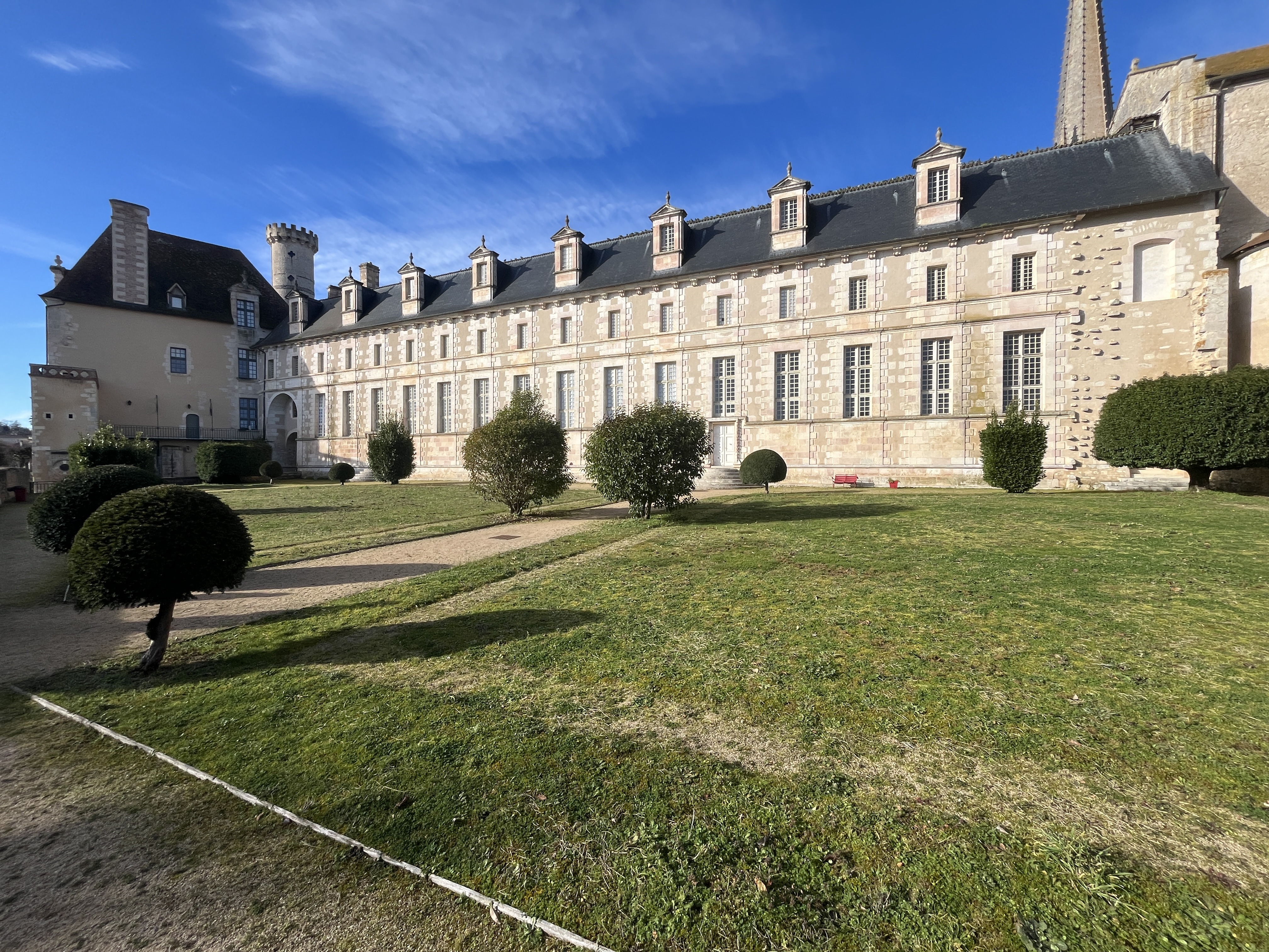 Abbaye de Saint-Savin - 1090 Architectes -etude de faisabilité 